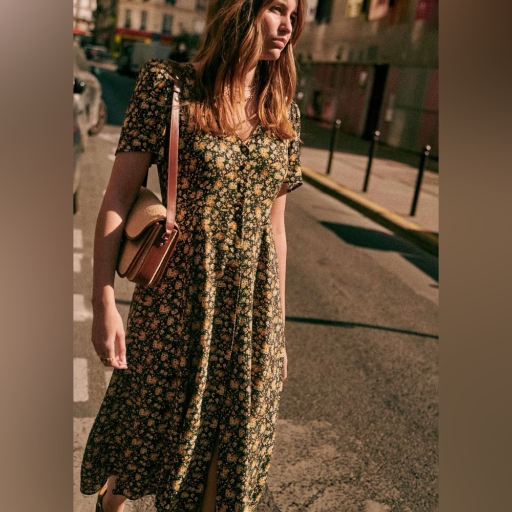 Sézane Vivienne Dress Black / Yellow Blossoms Floral Midi Short Sleeve Dress